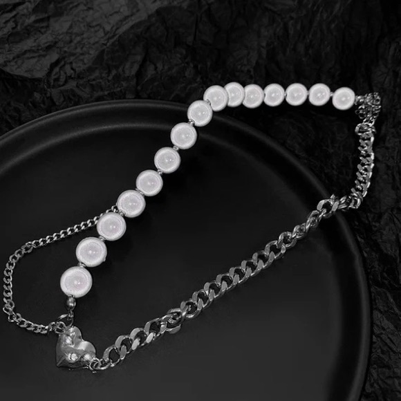 Luminous Pearl Heart Choker - Picture 2 of 5